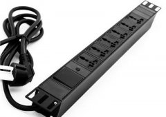 突破 安推系列 6位10A多用孔 PDU 02TG120201